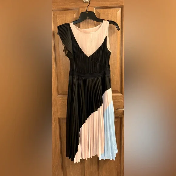 BCBG MaxAzria Midi Dress - Picture 2 of 2